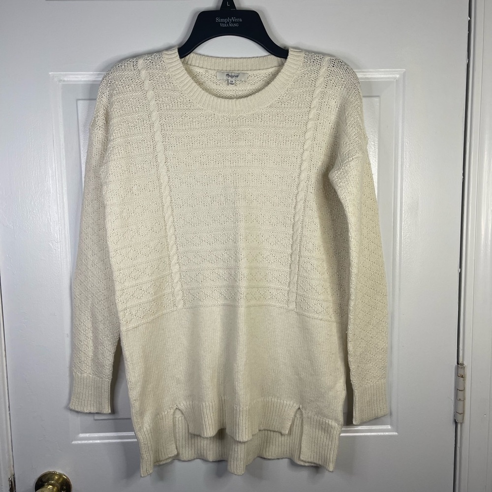 Madewell knitted long sleeve sweater in cream.  Size XSmall‎